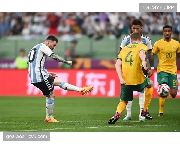 西甲新赛季点燃激情！拉蒙·桑切斯·皮斯胡安球场座无虚席，球迷热盼精彩对决