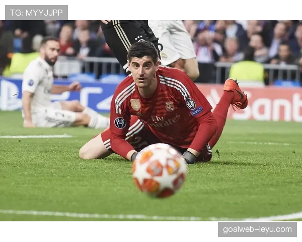 库尔图瓦创欧冠零封新纪录，书写门将历史新篇章