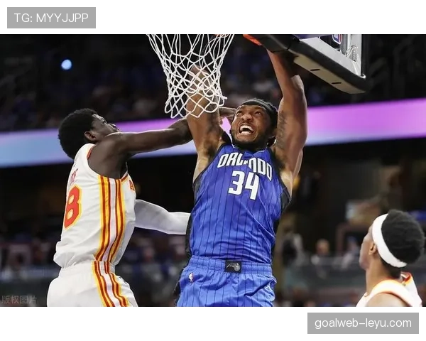 特雷·杨突破创造机会效率提升显著助阵季后赛表现