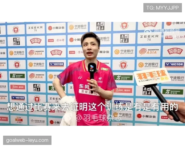 石宇奇训练完直接拎着爱马仕去吃路边摊？